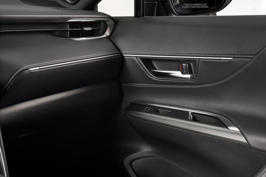 Детали интерьера Toyota Venza Hybrid Limited 2020 года  (фото 15 из 41)